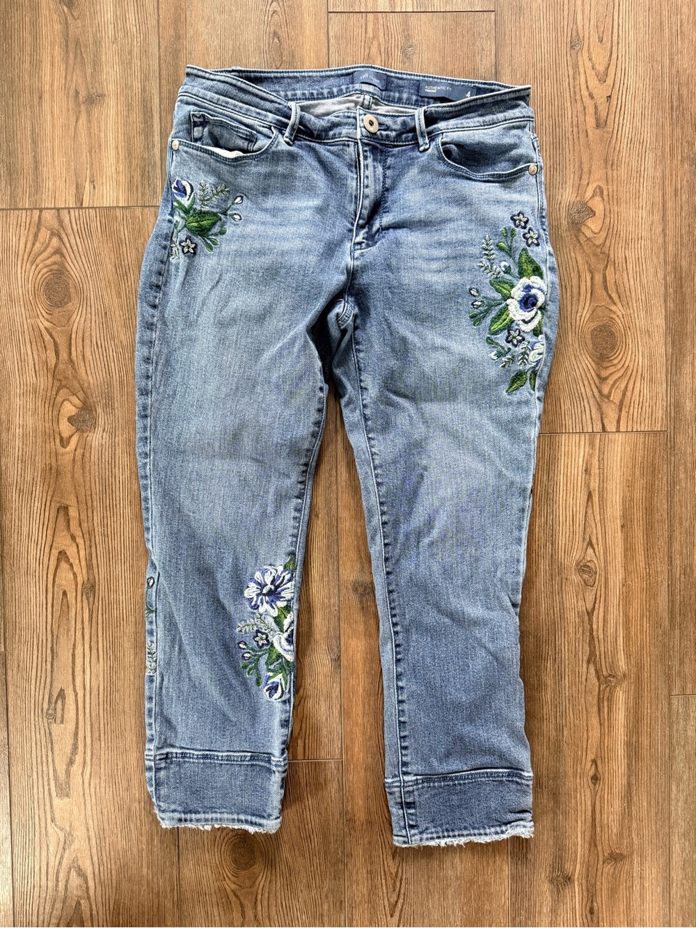 J. Jill Light Blue Cropped Jeans with Floral Embroidery